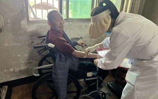 90后小伙以为健康体检一身老年病 95岁老人寿命已尽的预兆