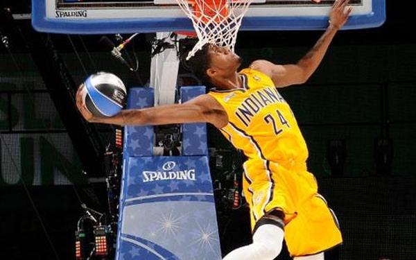 nba2k13怎么扣篮—nba2k13h隔人扣篮