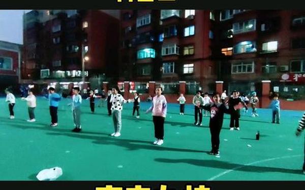 女孩用科目三跳绳 获省级比赛第1名—一边跳绳一边跳科目三