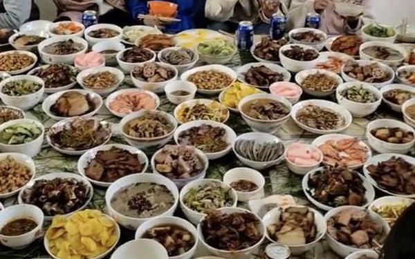 云南一家吃年夜饭桌上摆182碗菜 10大暴利小吃网红小吃