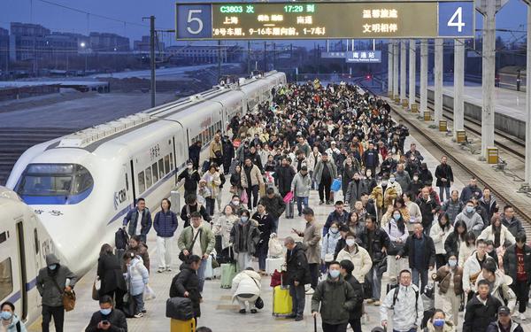 国庆返程网友争晒后备箱,国庆返程高峰铁路