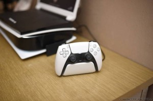 金士顿HyperX推出ChargePlay游戏主机手柄充电底座