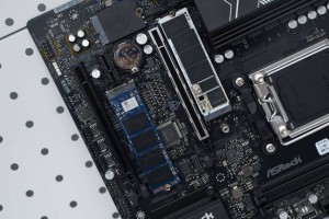 首次曝光！华擎B550AM Gaming主板高清照：10相供电+PCIe 4.0支持