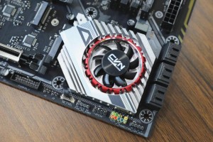 七彩虹X570主板曝光 CVN系列造型，硬汉装甲