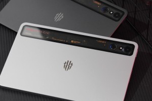 小屏党狂喜！地表最强小平板红魔电竞平板3 Pro：OLED+165Hz+满帧3A！