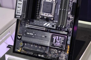 AMD&华硕头号玩家“A”计划 华硕X870E主板首秀