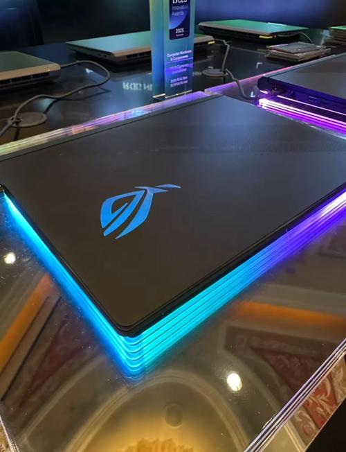 CES 2019：华硕现场发布ROG粉色系键鼠、耳机外设