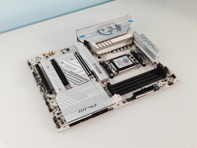 CES 2019:微星RTX2080Ti Lightning Z显卡PCB曝光