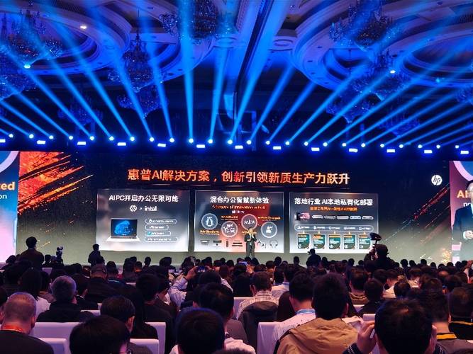 PC 产业驶入创新超车道,蓉城万人同庆AI PC一周年