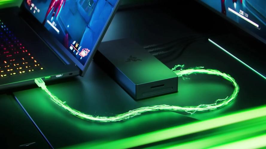 RAZER与亚马逊合作 ALEXA现可声控CHROMA幻彩游戏设备