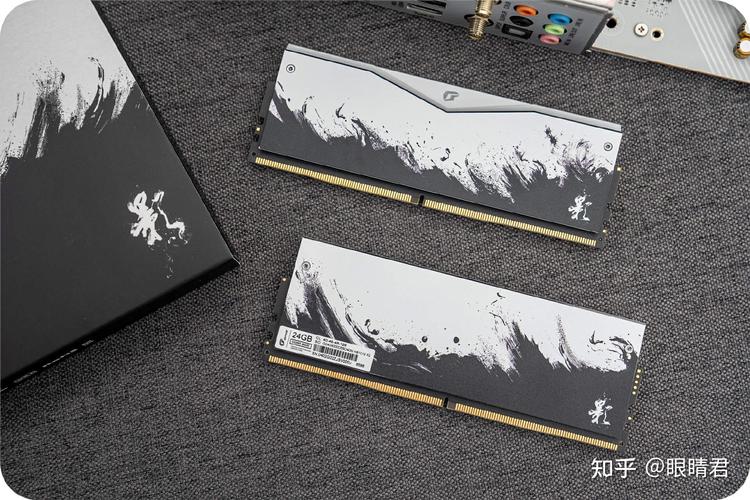 七彩虹新战斧内存焕新上市:夜影黑与皓月白双色登场