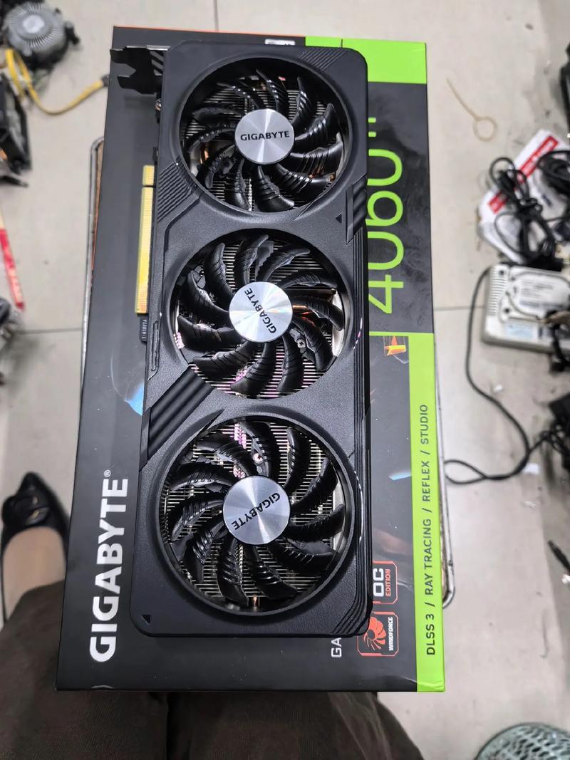 技嘉发布半高三风扇RTX 4060显卡