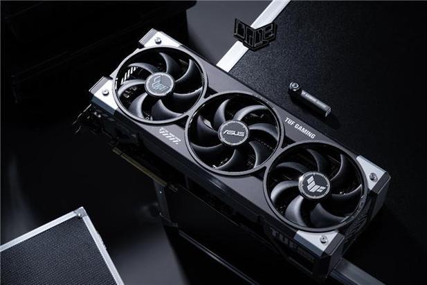蛇年有新意!华硕携全新RTX 5080显卡迎春开售