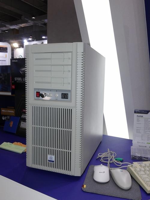 迷你机箱也可以上卡皇了!银欣推出700W SFX电源