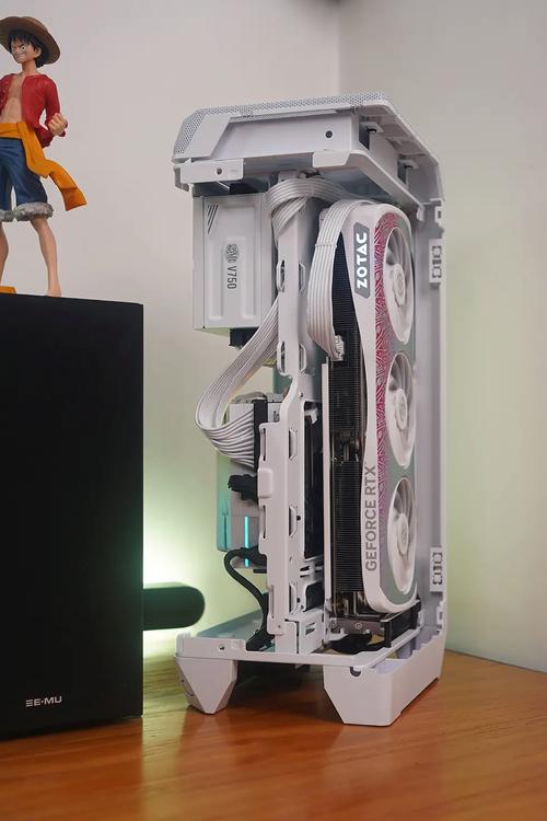 酷冷至尊发布新款ITX机箱MasterCase H100!有点方