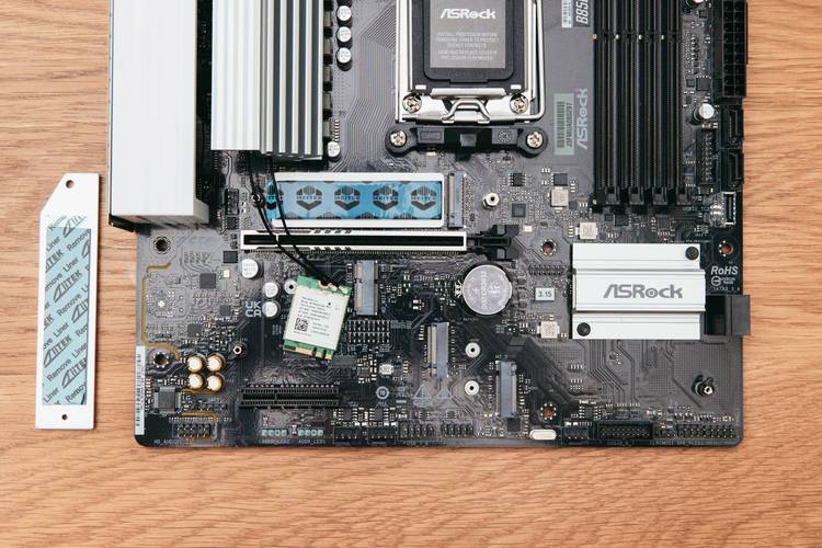 首次曝光!华擎B550AM Gaming主板高清照:10相供电+PCIe 4.0支持