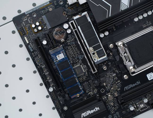 首次曝光!华擎B550AM Gaming主板高清照:10相供电+PCIe 4.0支持