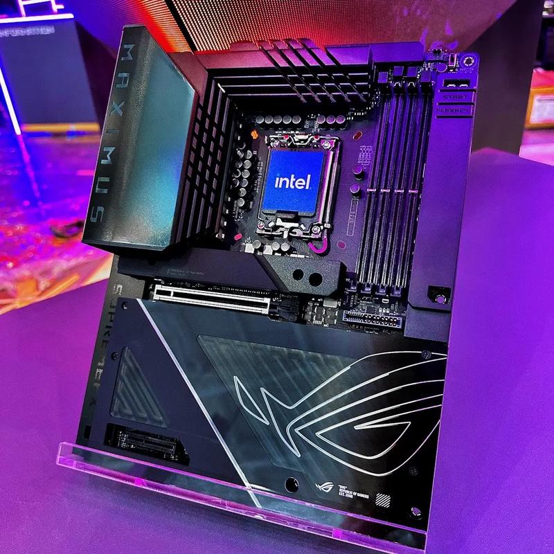 64核撕裂者福音!EK发布ROG Zenith II Extreme主板专用水冷头